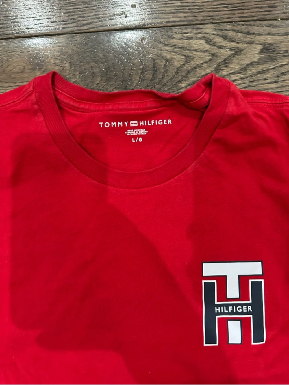 Tommy Hilfiger Red Crewneck T-Shirt with Chest Logo - Picture 2 of 4
